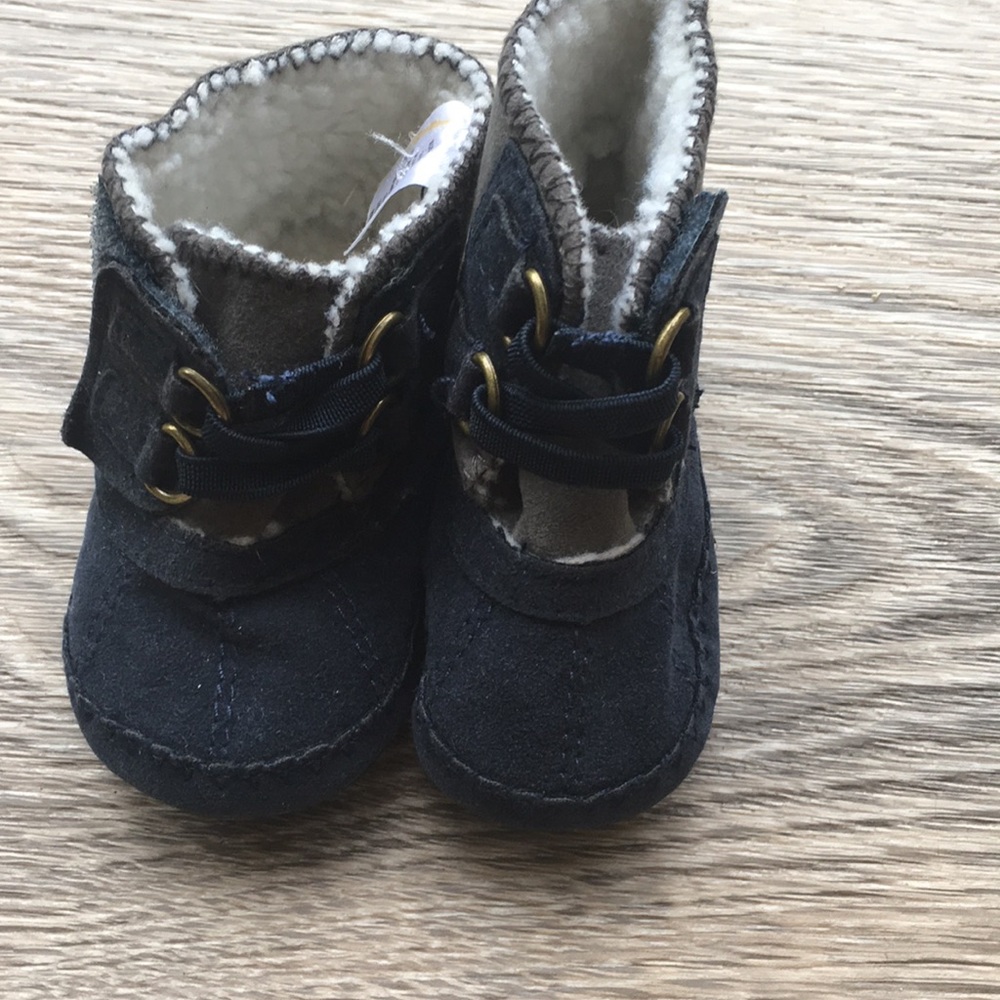 Koala Brand Baby Size 2 Fuzzy Boots